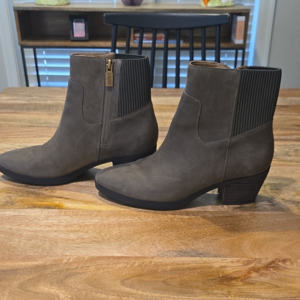 Vionic Shantelle Greige Ankle Boots